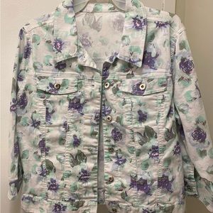 Traditions 2 piece mauve and white floral jean jacket and capri jeans.